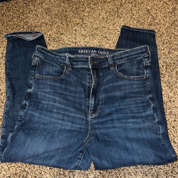 American Eagle Crop Jeans - Picture 2 of 5